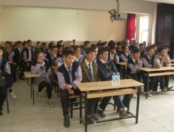 Silopi’de Öğrencilere Meslek Tanıtma Semineri Verildi