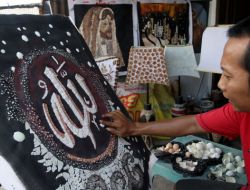 Endonezyalı Sanatçıdan Yumurta Kabuğundan Resimler