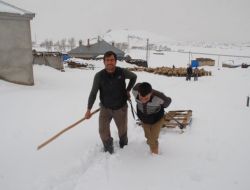 Uzunyol Köyü Yılın 8 Ayını Kar Altında Geçiriyor