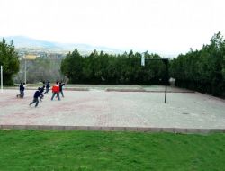 Kırşehir Belediyesi Okulların Çevre Düzenlemesini Yapıyor