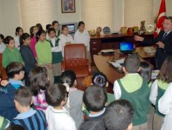 Burç Çiçekleri Başkan Öztürk’ü Ziyaret Etti