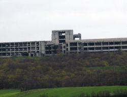 Hastane Olarak Yaptırılan Bina, Üniversite İçin Yök’ün Onayını Bekliyor