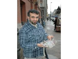 Yırtılıp Sokağa Atılan Kur'an Sayfaları Müslümanları Üzdü