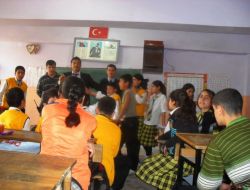 Cizreli Öğrenciler, Telsizle Polis Ekiplerine Talimat Verdi