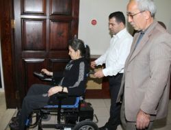 Belediyeden Engelli Kıza Akülü Araba