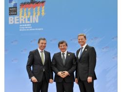 DAVUTOĞLU, NATO TOPLANTISINA KATILDI!
