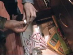 Ekmek Arası Esrar Satarken Yakalandı