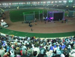 Peygamber Sevgisi 30 Bin Kişilik Stada Sığmadı