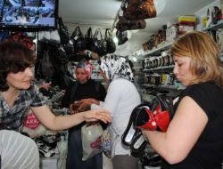 1 Liralık Terlik Satışı, Ayakkabı Mağazasında İzdiham Oluşturdu