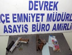 Şüphe Üzerine Aranan 2 Kişinin Üzerinden Silah Çıktı!