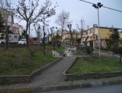 Parka Bırakılan Bond Tipi Çanta Polisi Bomba Alarmına Geçirdi