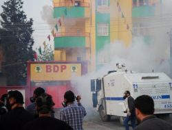 Cizre’de İzinsiz Gösteriye Polis Müdahale Etti