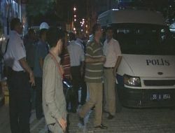 Kızları Bulunan Aile, Kavuşma Anını Çekmek İsteyen Gazetecilere Saldırdı