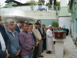 İzmir'deki Patlamada Hayatını Kaybeden Kurt Toprağa Verildi