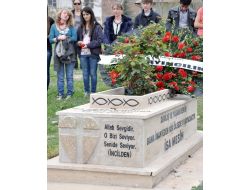 Eşi Türkiye'de Öldürülse De Israrla Türk Olmak İstiyor