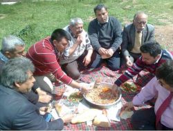 Minik Eller Kültür Mantarı Yetiştirdi