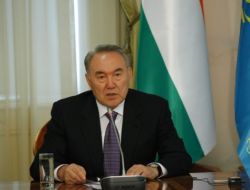 Kazak Lider Nazarbayev, Kiev’e Gitti!