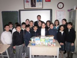 Ufuklu Öğrencilerden Kütüphanesi Olmayan Okula Kitap Desteği