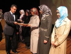 Kadınlara Hz. Peygamberin Örnekliği Anlatıldı