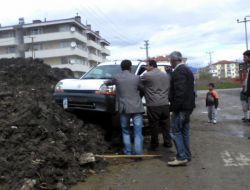Acemi Sürücü Molozlara Çıktı