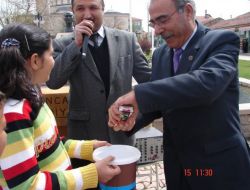 Belediye Başkanı, Küçük Aynur'un Kampanyasıyla 53 Yıldır İçtiği Sigarayı Bıraktı