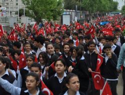 Antakya'da Bayrak Yürüyüşü Düzenlendi