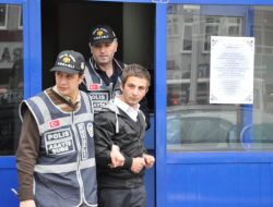 Önce Bıçakladı Sonra Teslim Oldu