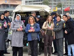 Bayındır'ın Rengârenk Çiçekleri Konak'ta Açtı