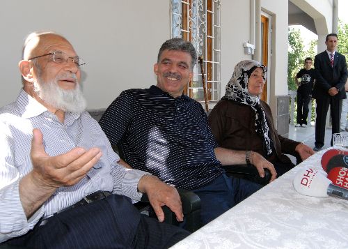 Cumhurbaşkanı Gül baba ocağında!.