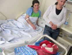 Kutlu Doğum'da Doğan 3 Bebeğe Altın