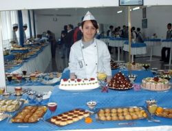 Otelcilik Ve Turizm Öğrencileri Marifetlerini Açık Büfede Sergiledi