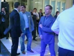 Medvedev'den Müzik Eşliğinde Dans Şov