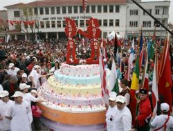 40 Ülke Çocuğuyla Kesilen 5 Tonluk Pasta,guinness'i Kategori Farkıyla Kaçırdı