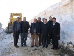 Muş'un Üçevler Köyü'nde Karla Mücadele Sürüyor