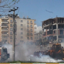 Batman'daki Gösteride Polis Vuruldu