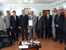 Vali Küçük Çalışkan Personeli Ödüllendirdi