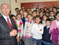 Köy Okullarında Okuyan Öğrenciler İlk Kez Sinema Gördü