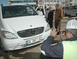 Polise Özendi, Elindeki Araçtan Oldu