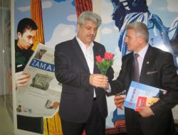 Diva-sen, Kutlu Doğum Nedeniyle Gül Dağıttı