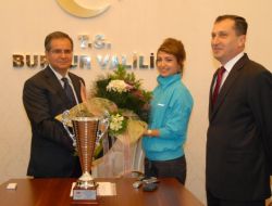 Makü’lü Öğrenciler Başarılarını Vali Tapsız'la Paylaştı