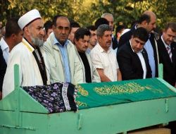 Ak Parti Bolu Milletvekili Yılmaz'ın Annesi Toprağa Verildi