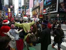 Nasreddin Hoca, Times Meydanı’nda Eşeğe Ters Bindi