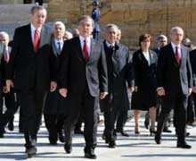 TÖRENLER ANITKABİR'DE BAŞLADI