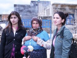 Nisader Üyeleri, 25 Aileye Gıda Malzemesi Dağıttı