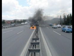 Yanan Otomobilini Görüntülemeyi İhmal Etmedi