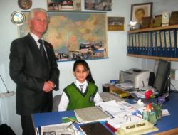 Muhtar, Makamını Öğrenciye Bıraktı