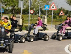 Öğrenciler Trafikte Saygıyı Trafik Parkında Öğreniyor