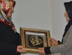 Finlandiya’da Duygu Dolu Kutlu Doğum Programı Düzenlendi