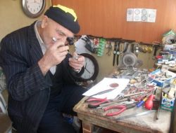 'Bozulursa Yenisini Alırım' Düşüncesi Saat Tamirciliğini Bitirdi