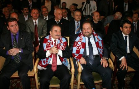 Zeybek'ten Bahçeli'ye Baston Göndermesi